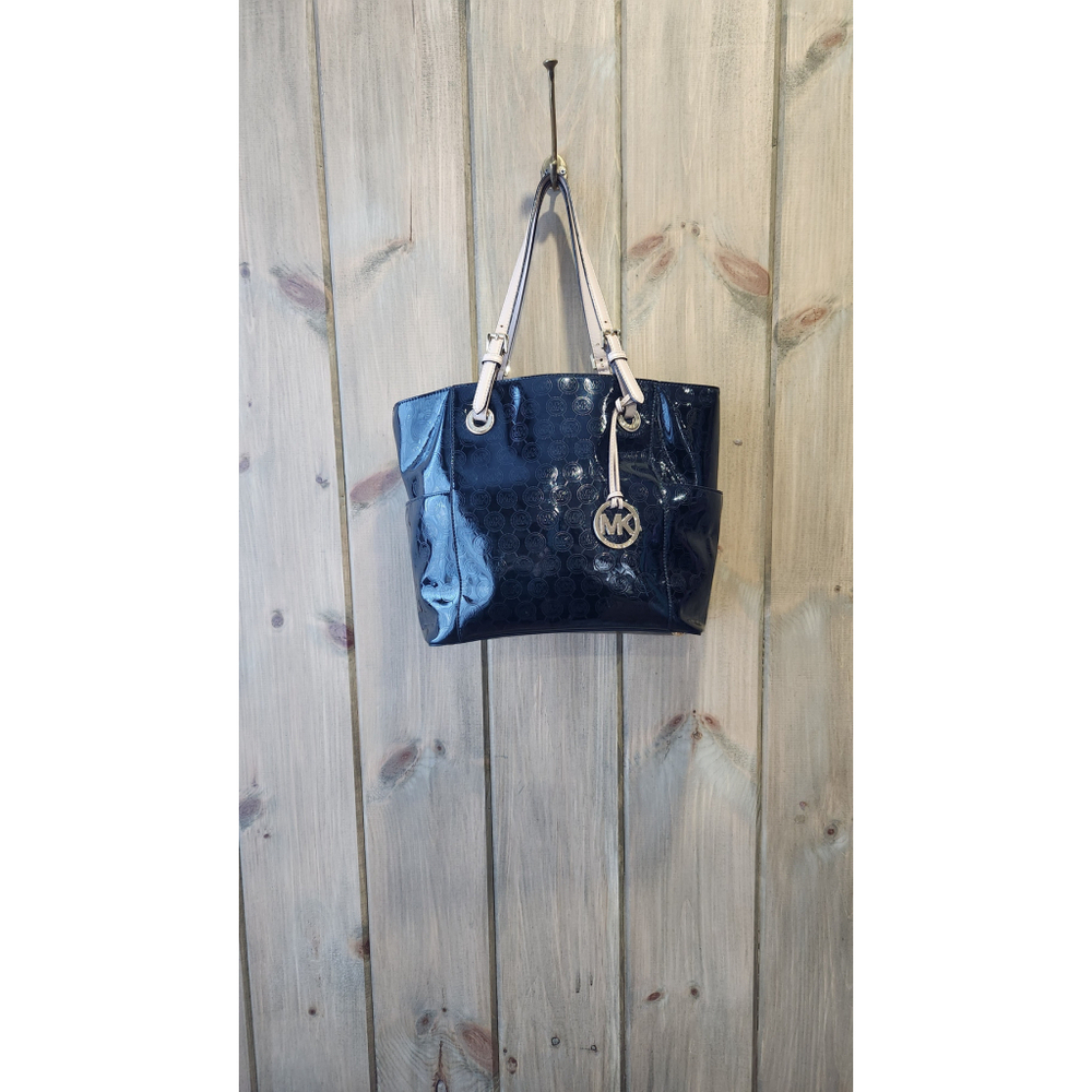 Michael Kors tote black patent leather, EUC,12" X 11" X 6"